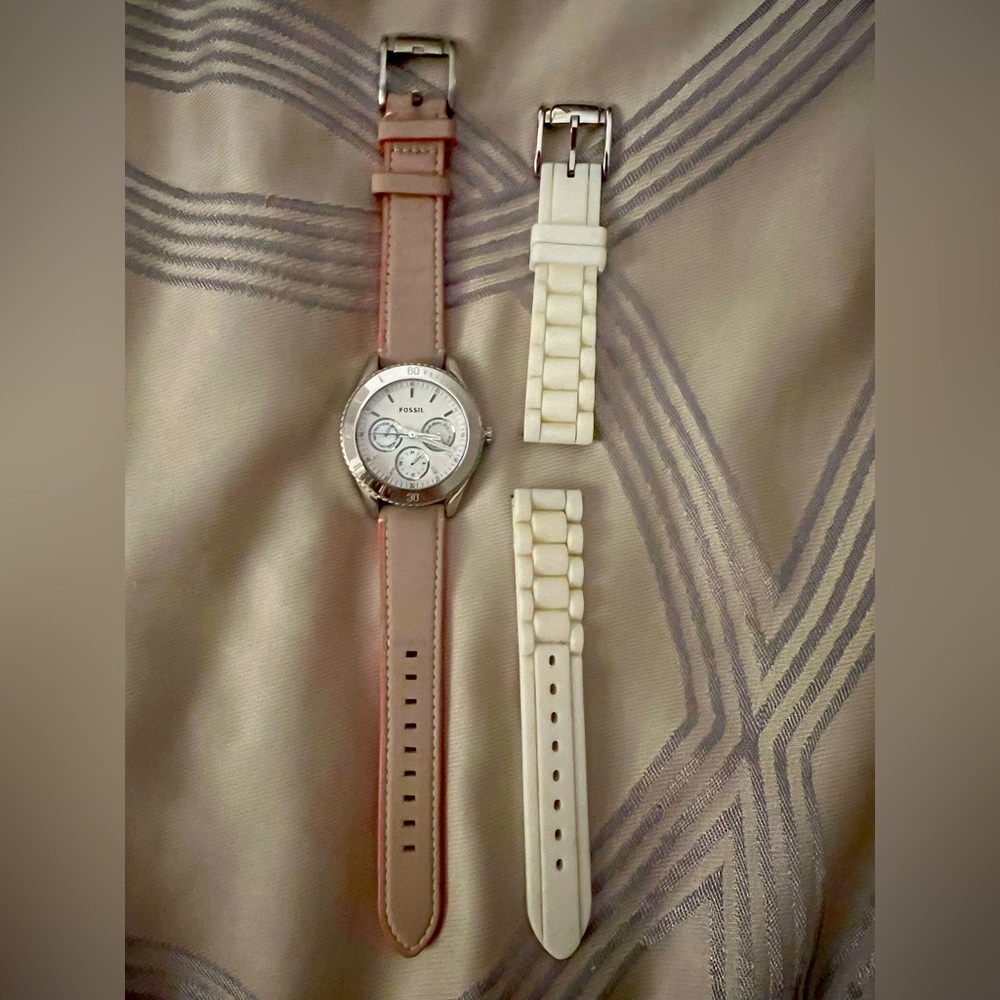 Fossil Watch With Interchangeable Bands - image 1